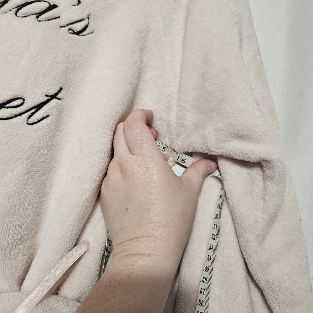 Victorias Secret Cozy Short Plush Baby Pink Robe! - Picture 6 of 8